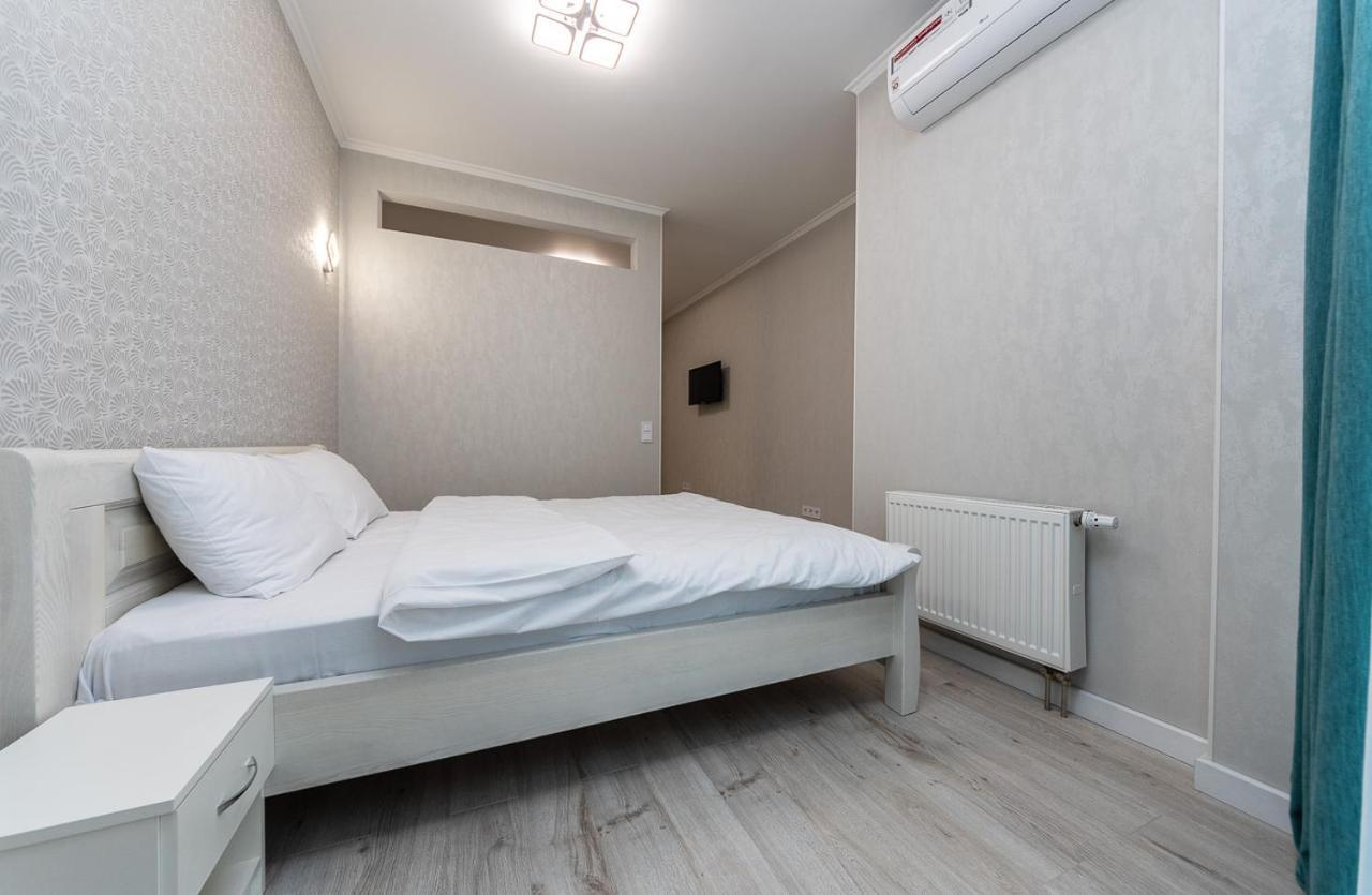 Appartement Flatrent Drahomanova 2A à Kiev Extérieur photo